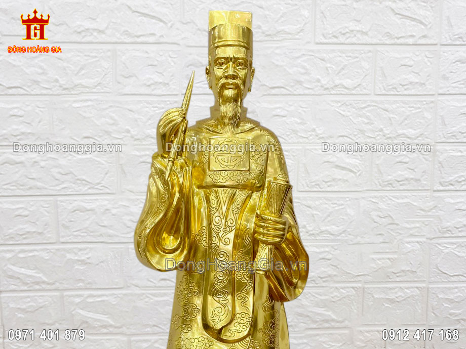 Từng đường nét trên pho tượng được nghệ nhân chạm khắc tỉ mỉ và tinh xảo